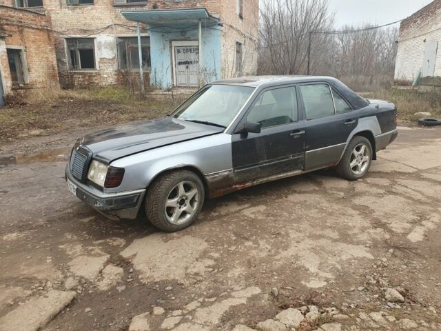 Чорний Мерседес 300, об'ємом двигуна 3 л та пробігом 1000 тис. км за 2500 $, фото 3 на Automoto.ua