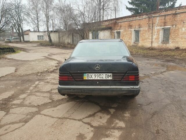 Чорний Мерседес 300, об'ємом двигуна 3 л та пробігом 1000 тис. км за 2500 $, фото 2 на Automoto.ua