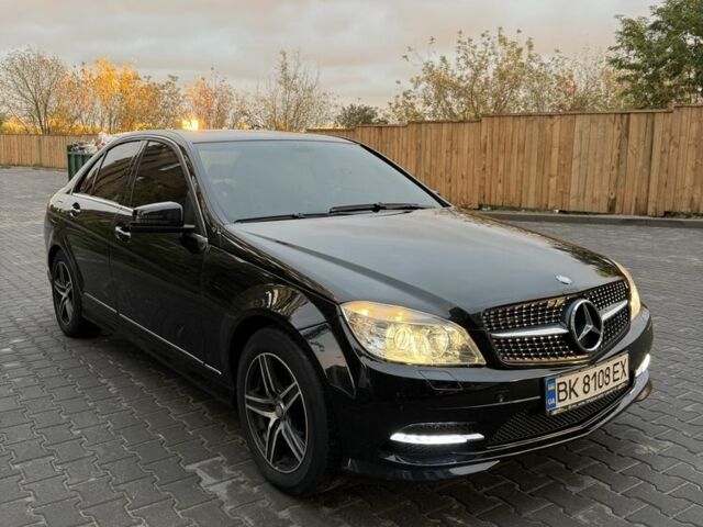 Чорний Мерседес 300, об'ємом двигуна 3 л та пробігом 337 тис. км за 8450 $, фото 1 на Automoto.ua