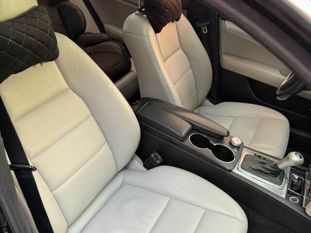 Чорний Мерседес 300, об'ємом двигуна 3 л та пробігом 337 тис. км за 8450 $, фото 6 на Automoto.ua