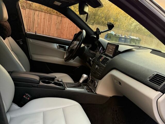 Чорний Мерседес 300, об'ємом двигуна 3 л та пробігом 337 тис. км за 8450 $, фото 7 на Automoto.ua