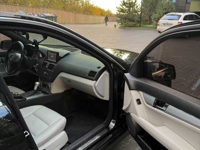 Чорний Мерседес 300, об'ємом двигуна 3 л та пробігом 337 тис. км за 8450 $, фото 5 на Automoto.ua