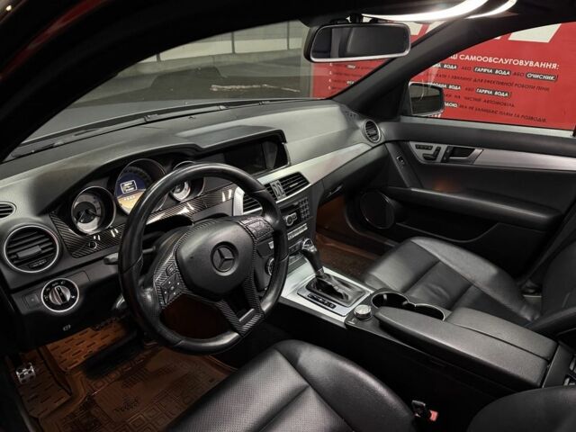 Чорний Мерседес 300, об'ємом двигуна 3 л та пробігом 314 тис. км за 10500 $, фото 2 на Automoto.ua