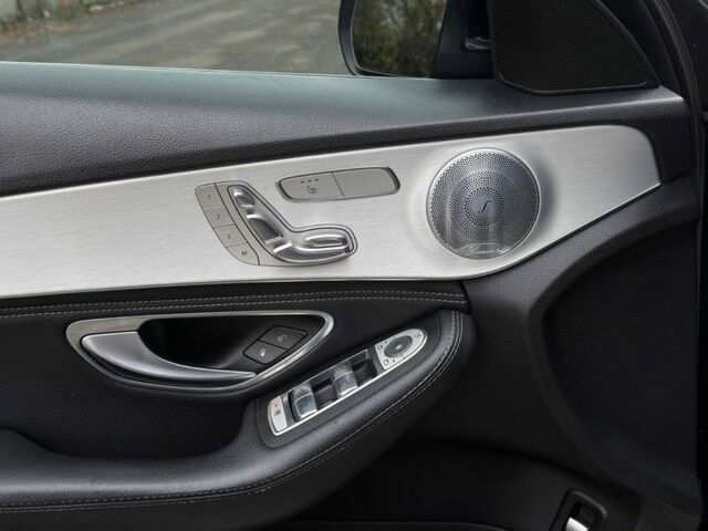 Чорний Мерседес 300, об'ємом двигуна 2 л та пробігом 190 тис. км за 15900 $, фото 5 на Automoto.ua