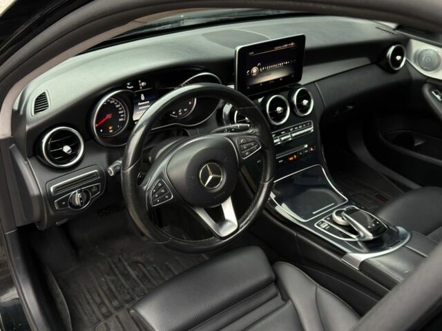 Чорний Мерседес 300, об'ємом двигуна 2 л та пробігом 190 тис. км за 15900 $, фото 4 на Automoto.ua