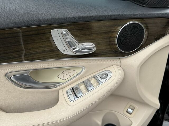 Черный Мерседес 300, объемом двигателя 2 л и пробегом 235 тыс. км за 14999 $, фото 18 на Automoto.ua