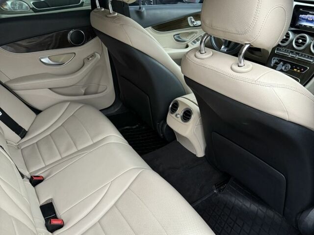 Черный Мерседес 300, объемом двигателя 2 л и пробегом 235 тыс. км за 14999 $, фото 11 на Automoto.ua