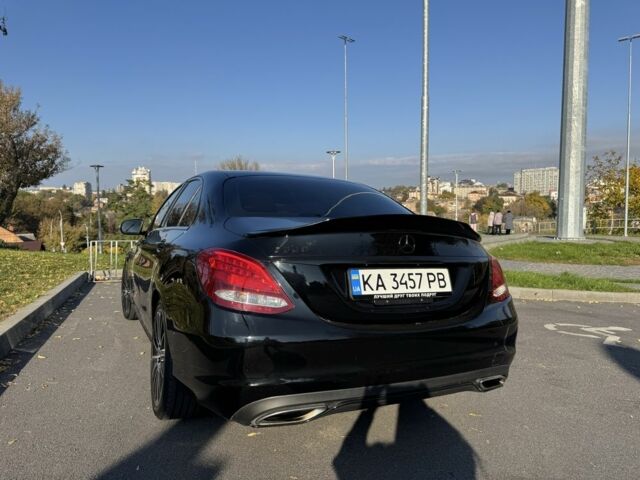 Черный Мерседес 300, объемом двигателя 2 л и пробегом 145 тыс. км за 22700 $, фото 4 на Automoto.ua