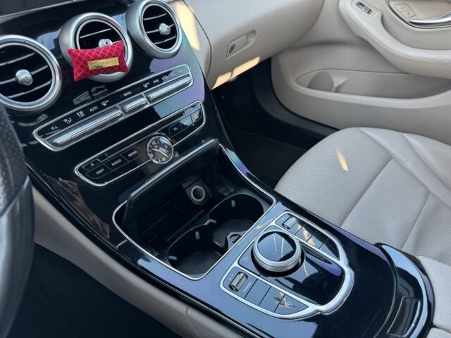 Черный Мерседес 300, объемом двигателя 2 л и пробегом 145 тыс. км за 22700 $, фото 7 на Automoto.ua