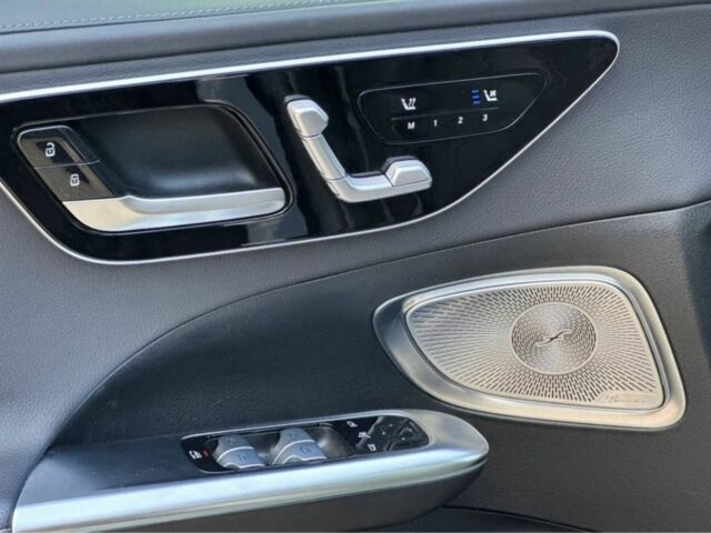 Чорний Мерседес 300, об'ємом двигуна 2 л та пробігом 24 тис. км за 50900 $, фото 7 на Automoto.ua