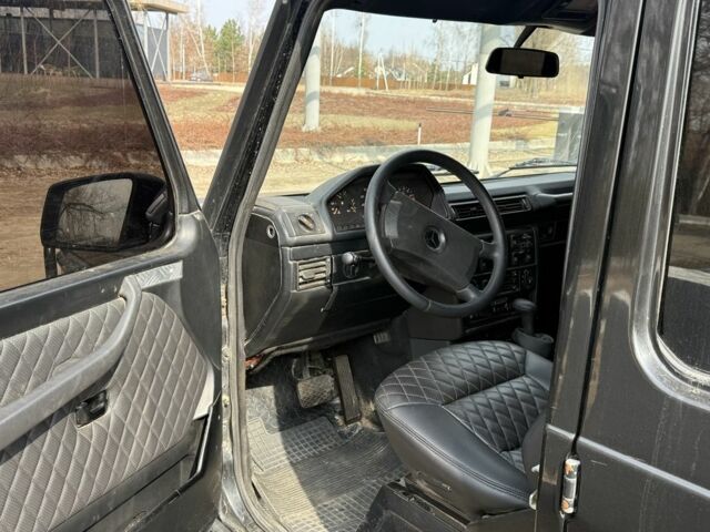 Чорний Мерседес 300, об'ємом двигуна 3 л та пробігом 147 тис. км за 17900 $, фото 3 на Automoto.ua