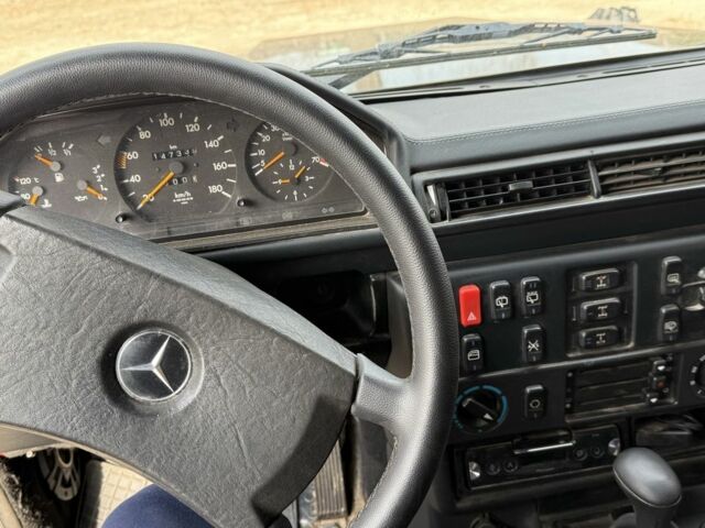 Чорний Мерседес 300, об'ємом двигуна 3 л та пробігом 147 тис. км за 17900 $, фото 6 на Automoto.ua