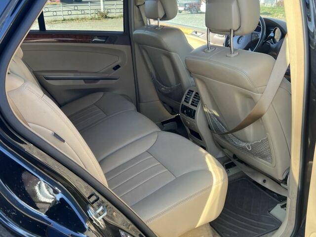 Черный Мерседес 300, объемом двигателя 3.5 л и пробегом 300 тыс. км за 9200 $, фото 6 на Automoto.ua