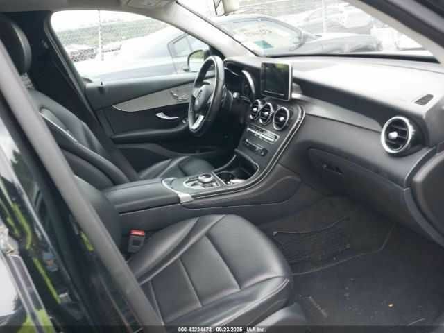 Черный Мерседес 300, объемом двигателя 2 л и пробегом 58 тыс. км за 5800 $, фото 4 на Automoto.ua