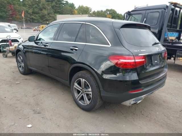 Черный Мерседес 300, объемом двигателя 2 л и пробегом 58 тыс. км за 5800 $, фото 2 на Automoto.ua