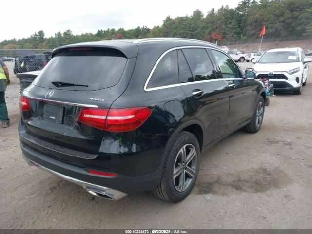 Черный Мерседес 300, объемом двигателя 2 л и пробегом 58 тыс. км за 5800 $, фото 3 на Automoto.ua