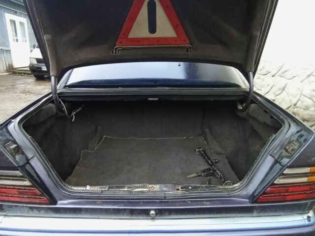 Фиолетовый Мерседес 300, объемом двигателя 3 л и пробегом 20 тыс. км за 1900 $, фото 4 на Automoto.ua