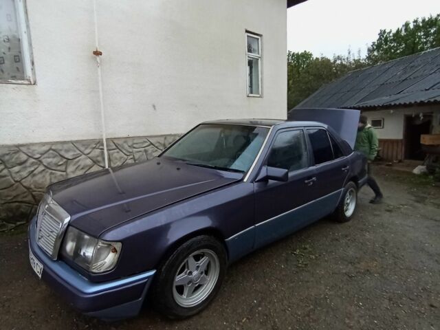 Фиолетовый Мерседес 300, объемом двигателя 3 л и пробегом 20 тыс. км за 1900 $, фото 5 на Automoto.ua