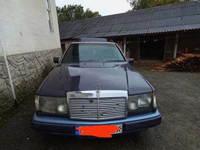 Фиолетовый Мерседес 300, объемом двигателя 3 л и пробегом 20 тыс. км за 1900 $, фото 3 на Automoto.ua