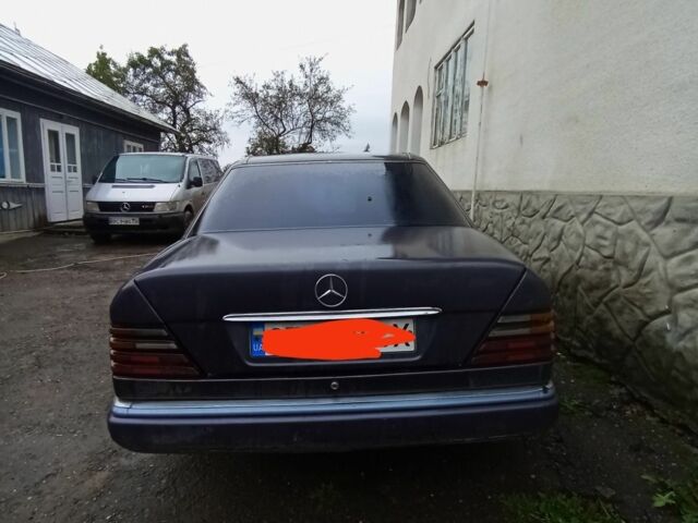 Фиолетовый Мерседес 300, объемом двигателя 3 л и пробегом 20 тыс. км за 1900 $, фото 6 на Automoto.ua