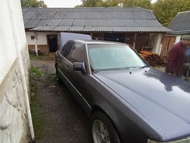 Фиолетовый Мерседес 300, объемом двигателя 3 л и пробегом 20 тыс. км за 1900 $, фото 2 на Automoto.ua