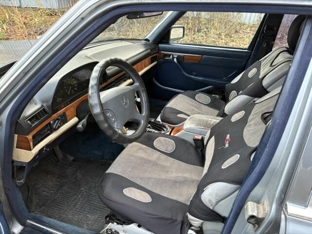 Сірий Мерседес 300, об'ємом двигуна 2.5 л та пробігом 200 тис. км за 879 $, фото 7 на Automoto.ua