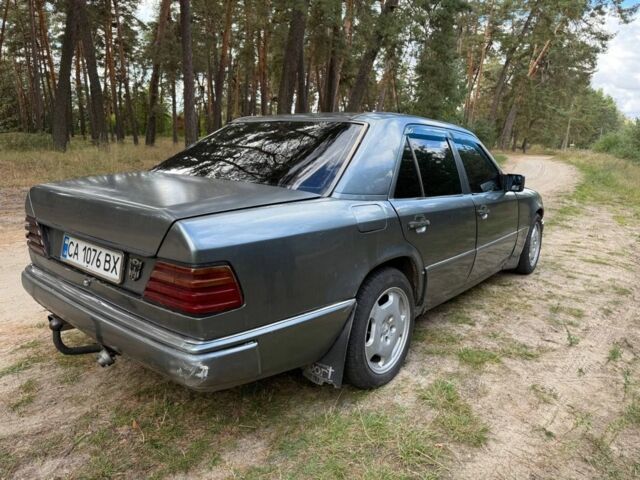 Серый Мерседес 300, объемом двигателя 3 л и пробегом 275 тыс. км за 2400 $, фото 8 на Automoto.ua