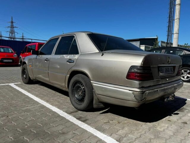 Серый Мерседес 300, объемом двигателя 3 л и пробегом 443 тыс. км за 1800 $, фото 7 на Automoto.ua