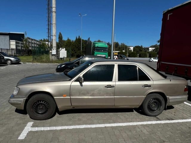 Серый Мерседес 300, объемом двигателя 3 л и пробегом 443 тыс. км за 1800 $, фото 6 на Automoto.ua