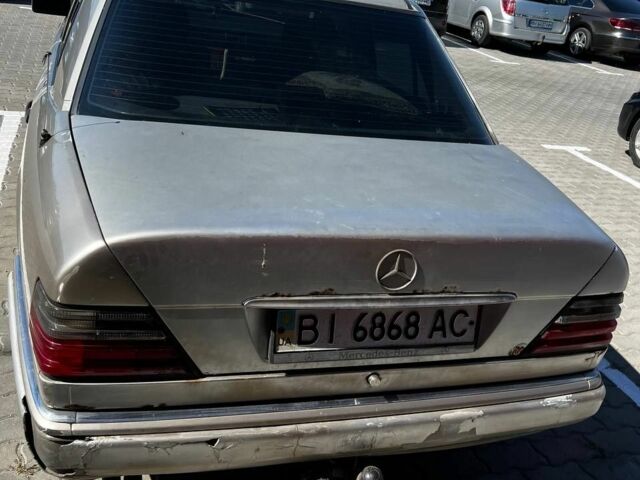 Серый Мерседес 300, объемом двигателя 3 л и пробегом 443 тыс. км за 1800 $, фото 5 на Automoto.ua