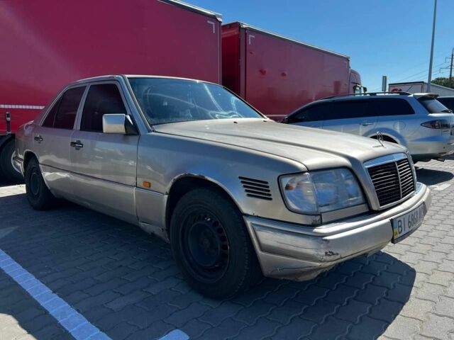 Серый Мерседес 300, объемом двигателя 3 л и пробегом 443 тыс. км за 1800 $, фото 2 на Automoto.ua