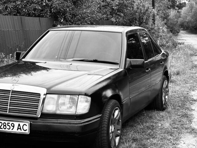 Серый Мерседес 300, объемом двигателя 2.5 л и пробегом 530 тыс. км за 2600 $, фото 12 на Automoto.ua