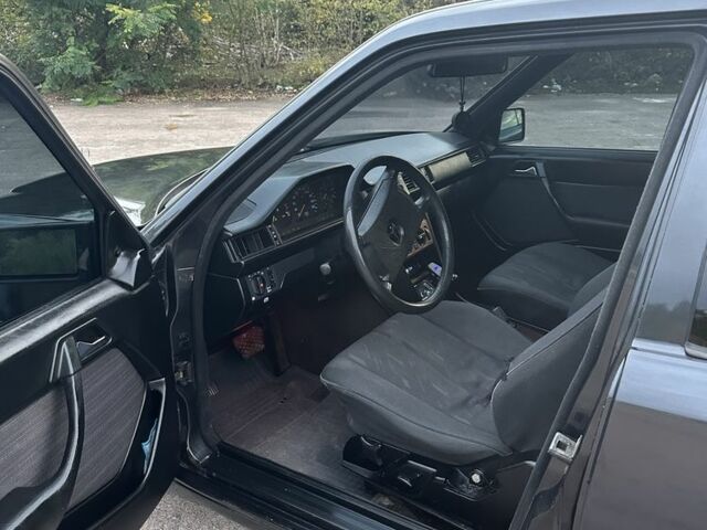 Серый Мерседес 300, объемом двигателя 2.5 л и пробегом 530 тыс. км за 2600 $, фото 7 на Automoto.ua