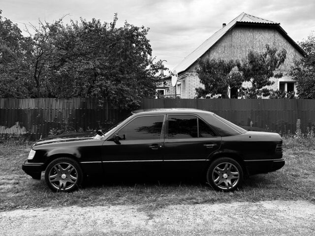 Серый Мерседес 300, объемом двигателя 2.5 л и пробегом 530 тыс. км за 2600 $, фото 13 на Automoto.ua