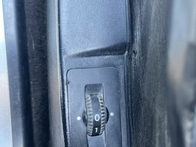 Сірий Мерседес 300, об'ємом двигуна 3.2 л та пробігом 380 тис. км за 3300 $, фото 4 на Automoto.ua