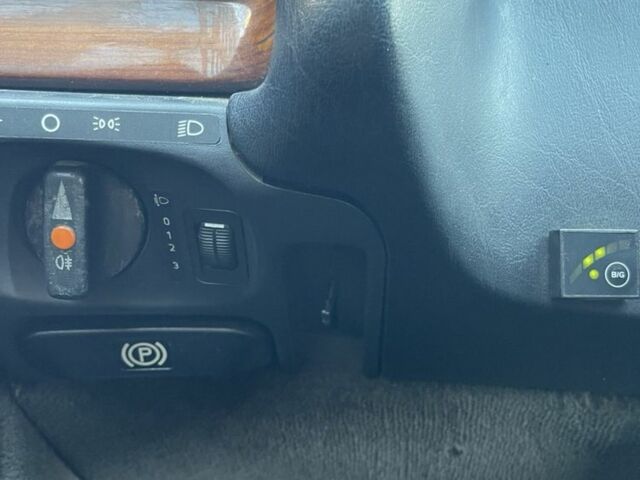 Сірий Мерседес 300, об'ємом двигуна 3.2 л та пробігом 380 тис. км за 3300 $, фото 5 на Automoto.ua