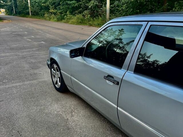 Сірий Мерседес 300, об'ємом двигуна 3 л та пробігом 377 тис. км за 4250 $, фото 3 на Automoto.ua