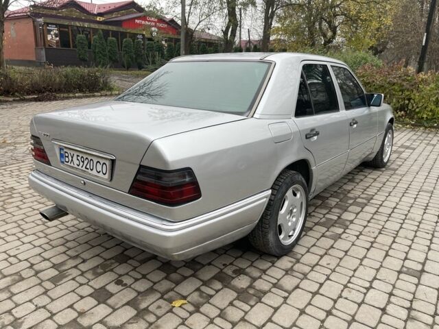 Серый Мерседес 300, объемом двигателя 3 л и пробегом 400 тыс. км за 3300 $, фото 4 на Automoto.ua