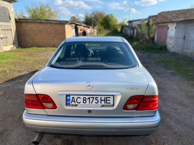 Серый Мерседес 300, объемом двигателя 3 л и пробегом 500 тыс. км за 4700 $, фото 11 на Automoto.ua