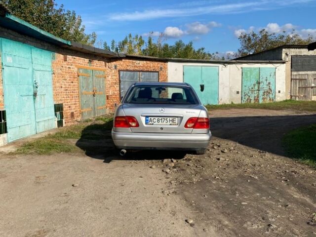 Серый Мерседес 300, объемом двигателя 3 л и пробегом 500 тыс. км за 4700 $, фото 4 на Automoto.ua