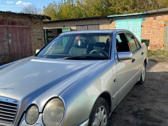 Серый Мерседес 300, объемом двигателя 3 л и пробегом 500 тыс. км за 4700 $, фото 7 на Automoto.ua