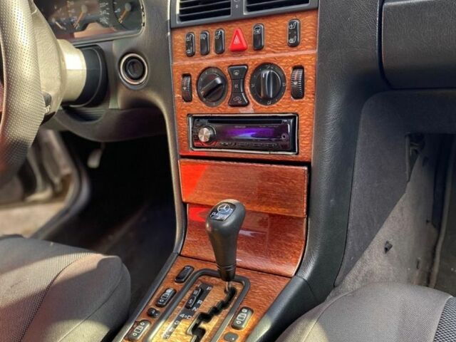 Серый Мерседес 300, объемом двигателя 3 л и пробегом 500 тыс. км за 4700 $, фото 20 на Automoto.ua