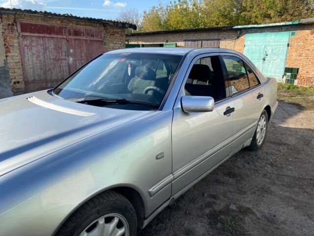 Серый Мерседес 300, объемом двигателя 3 л и пробегом 500 тыс. км за 4700 $, фото 9 на Automoto.ua