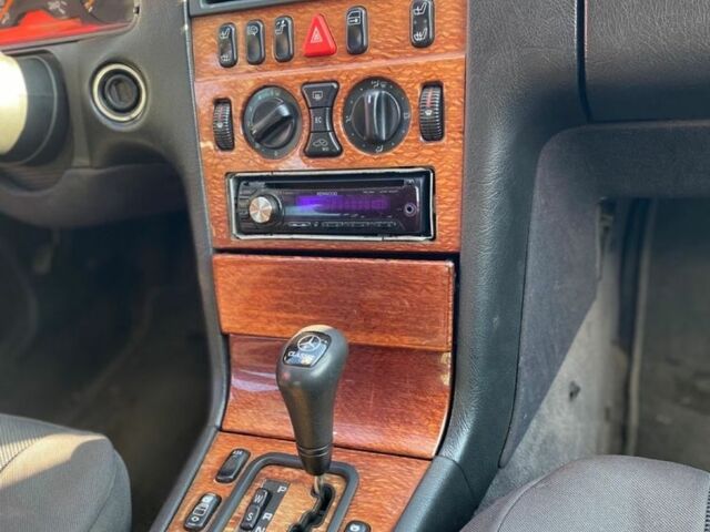 Серый Мерседес 300, объемом двигателя 3 л и пробегом 500 тыс. км за 4700 $, фото 14 на Automoto.ua