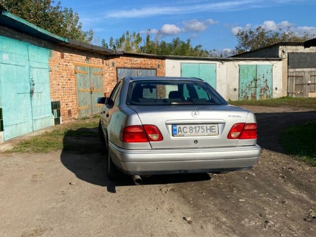 Серый Мерседес 300, объемом двигателя 3 л и пробегом 500 тыс. км за 4700 $, фото 3 на Automoto.ua