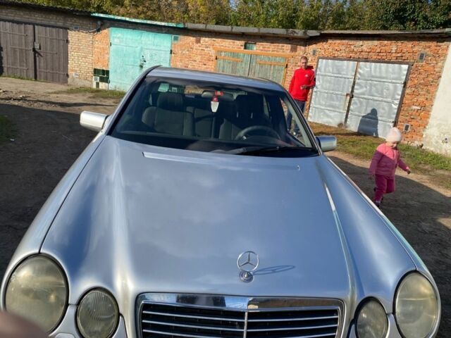 Серый Мерседес 300, объемом двигателя 3 л и пробегом 500 тыс. км за 4700 $, фото 12 на Automoto.ua