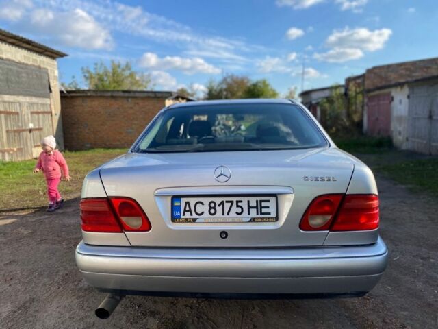 Серый Мерседес 300, объемом двигателя 3 л и пробегом 500 тыс. км за 4700 $, фото 10 на Automoto.ua