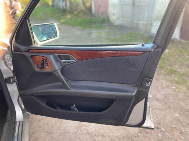 Серый Мерседес 300, объемом двигателя 3 л и пробегом 500 тыс. км за 4700 $, фото 19 на Automoto.ua