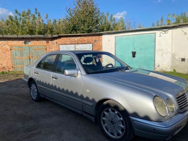 Серый Мерседес 300, объемом двигателя 3 л и пробегом 500 тыс. км за 4700 $, фото 8 на Automoto.ua