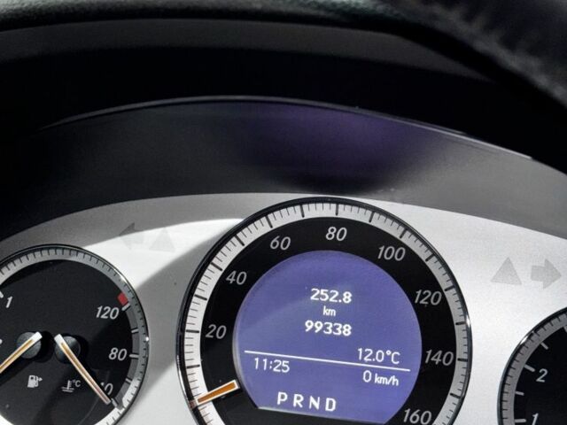 Серый Мерседес 300, объемом двигателя 3 л и пробегом 104 тыс. км за 11900 $, фото 4 на Automoto.ua